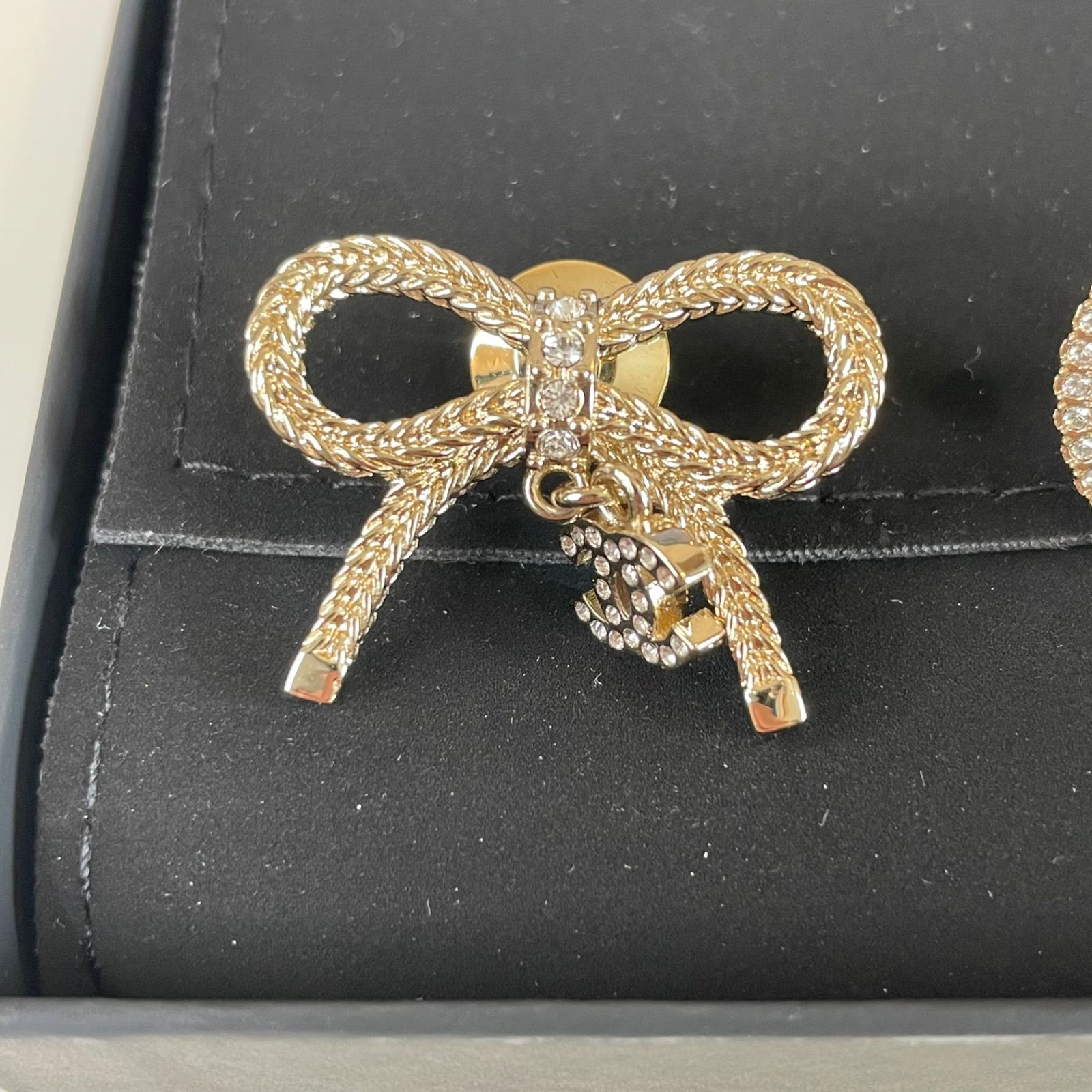CHANEL シャネル ブローチ ココマーク リボンモチーフ メタルブローチ 美品 - メルカリ