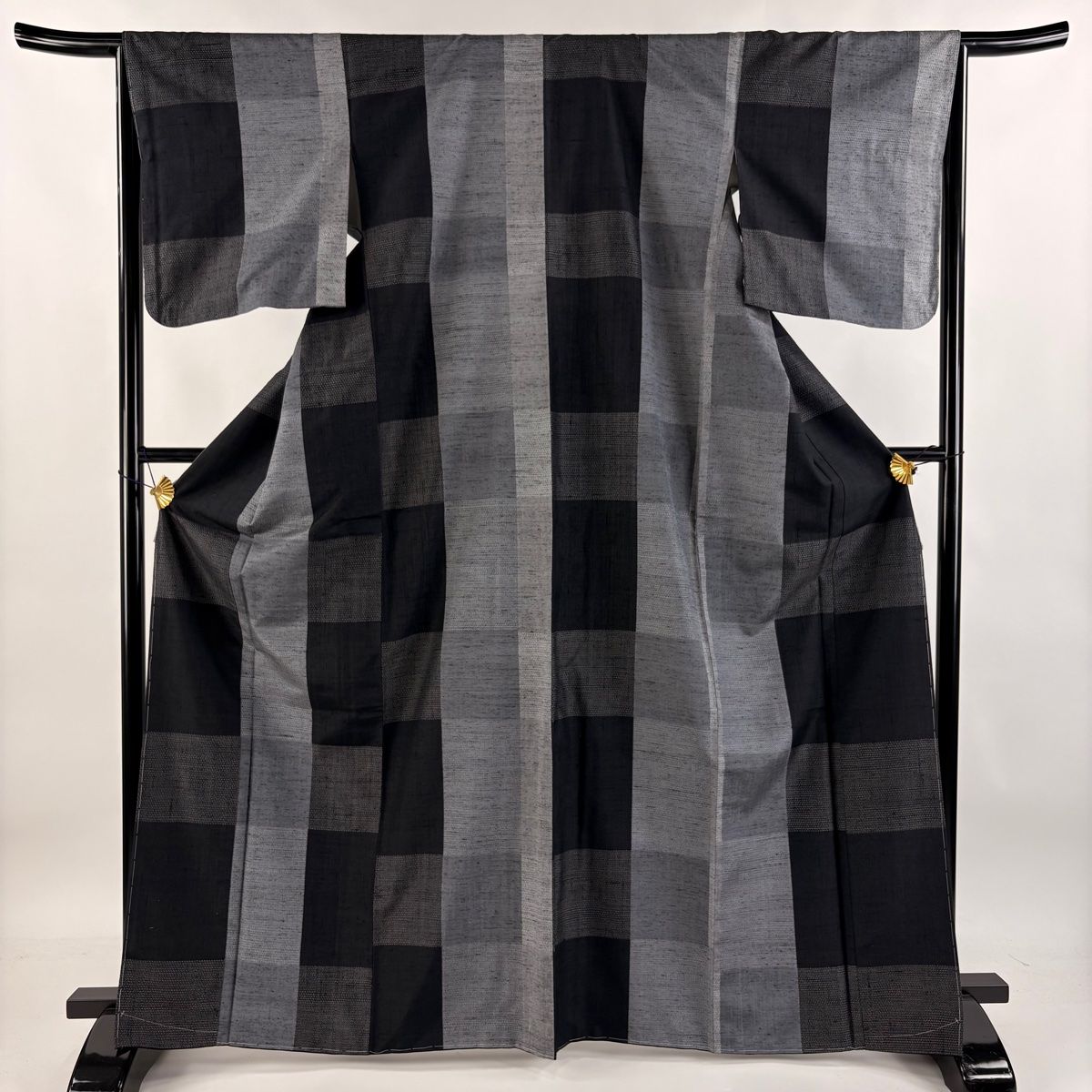 バイセル 着物 名品 紬 ベージュ 縦縞 草花 亀甲絣 やまと 正絹 袷（10月～5月） 161cm Mサイズ ☆☆☆☆ 紬 身丈159.5cm 裄丈63.5cm S 袷 草花 亀甲絣 ベージュ 正絹 優品