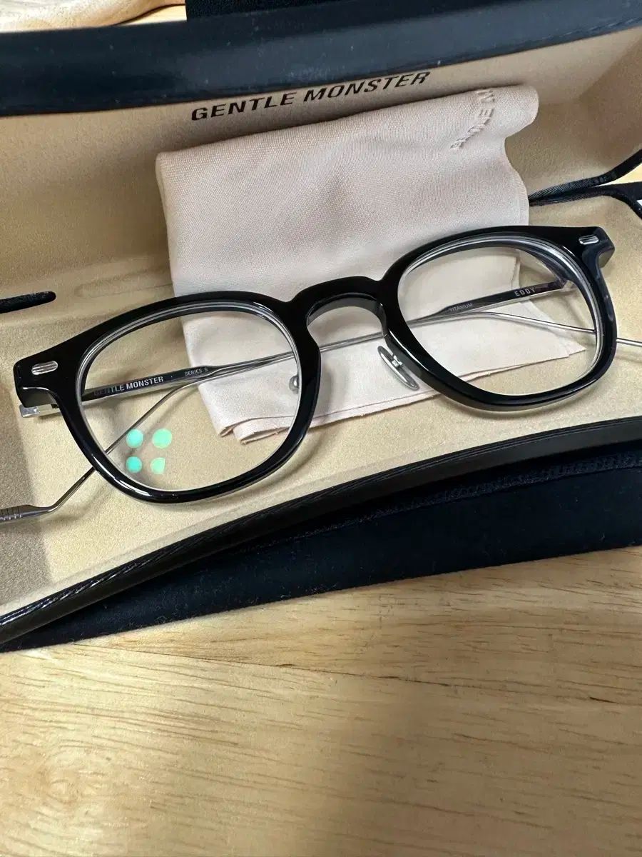 ジェントル モンスター Eddy 01 ブラック メガネフレーム