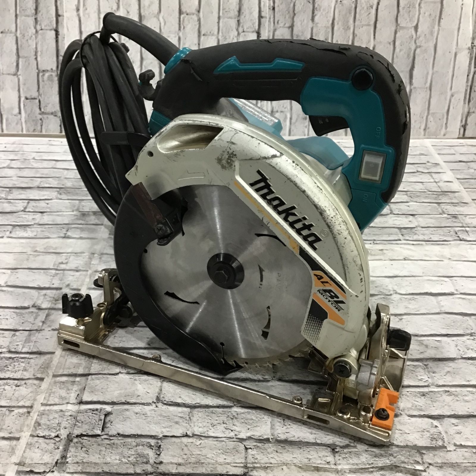 マキタ 電子造作用精密マルノコ HS6403 【公式通販】
