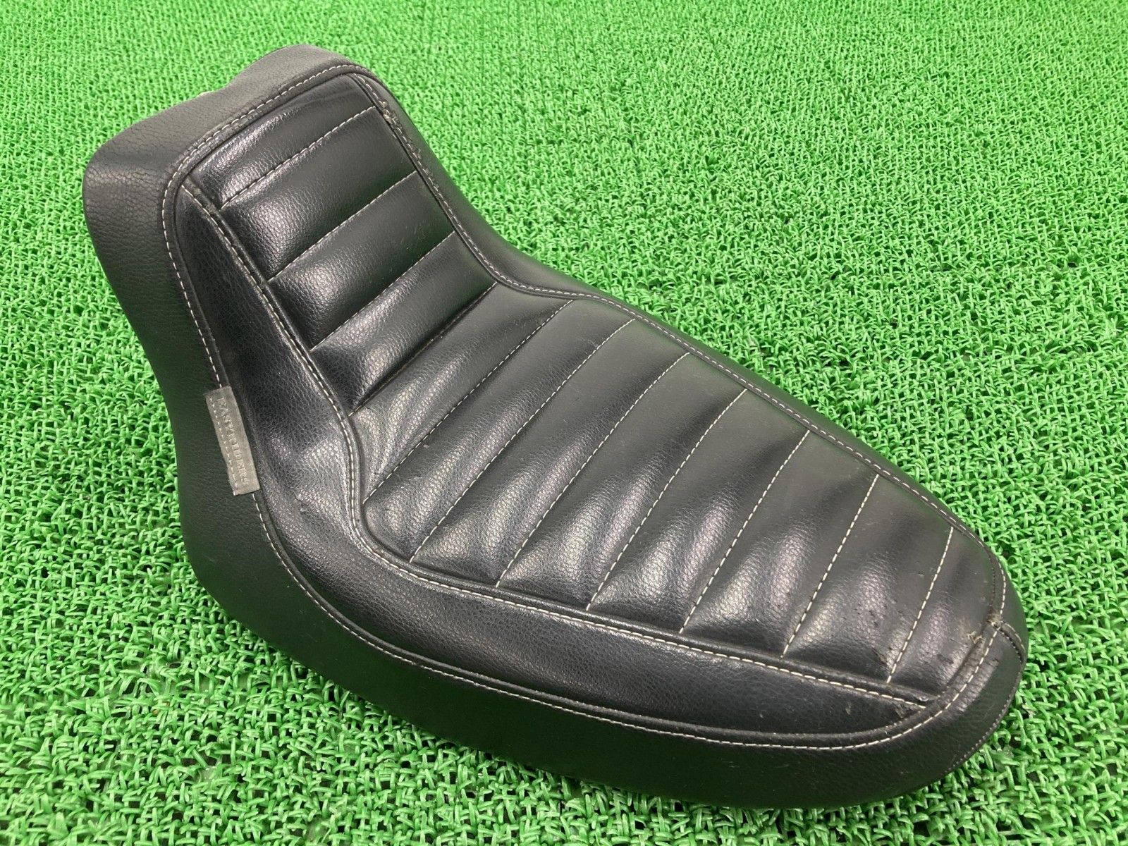 イージーライダース製ハーレー シート 社外 バイク 部品 FXST