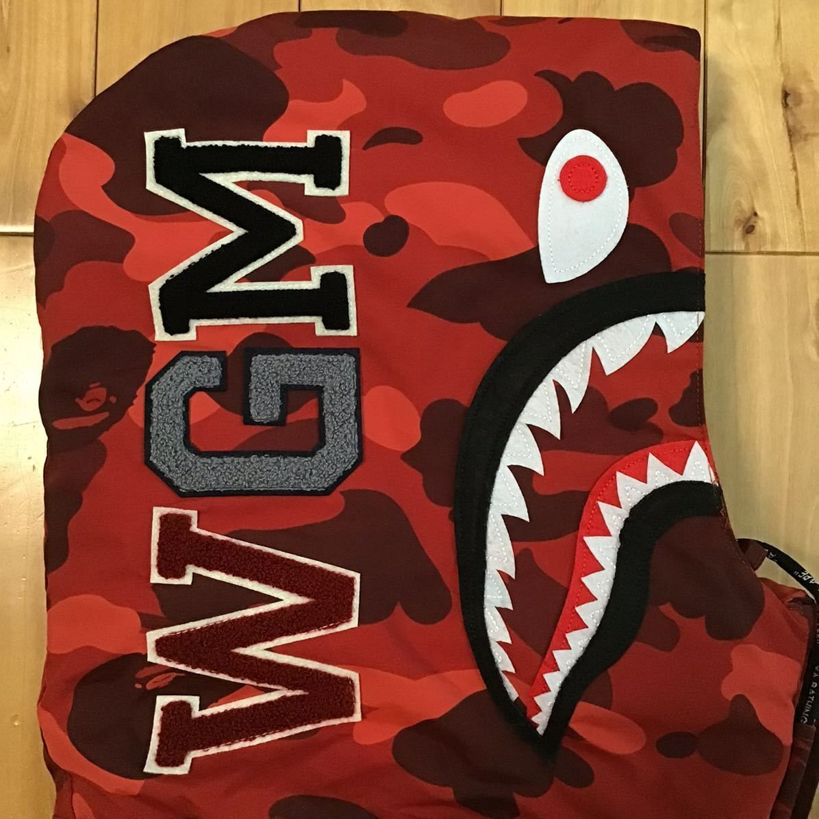 BAPE shark hoodie snowboard down jacket Mサイズ a bathing ape red