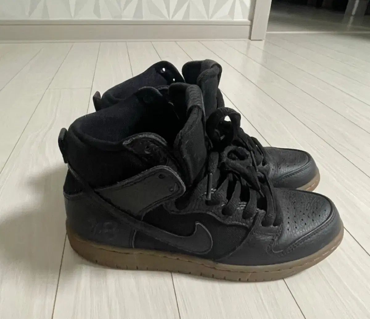 NIKE
