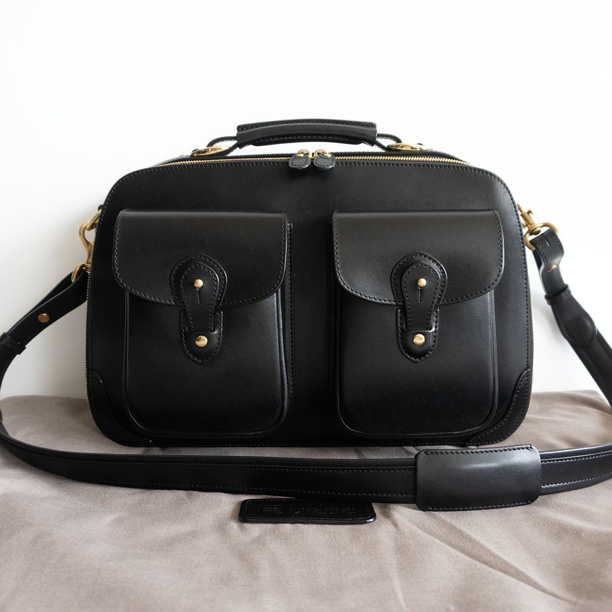 極美品】鞄 いたがき【E56711 ショルダーバッグ A4】ブラック