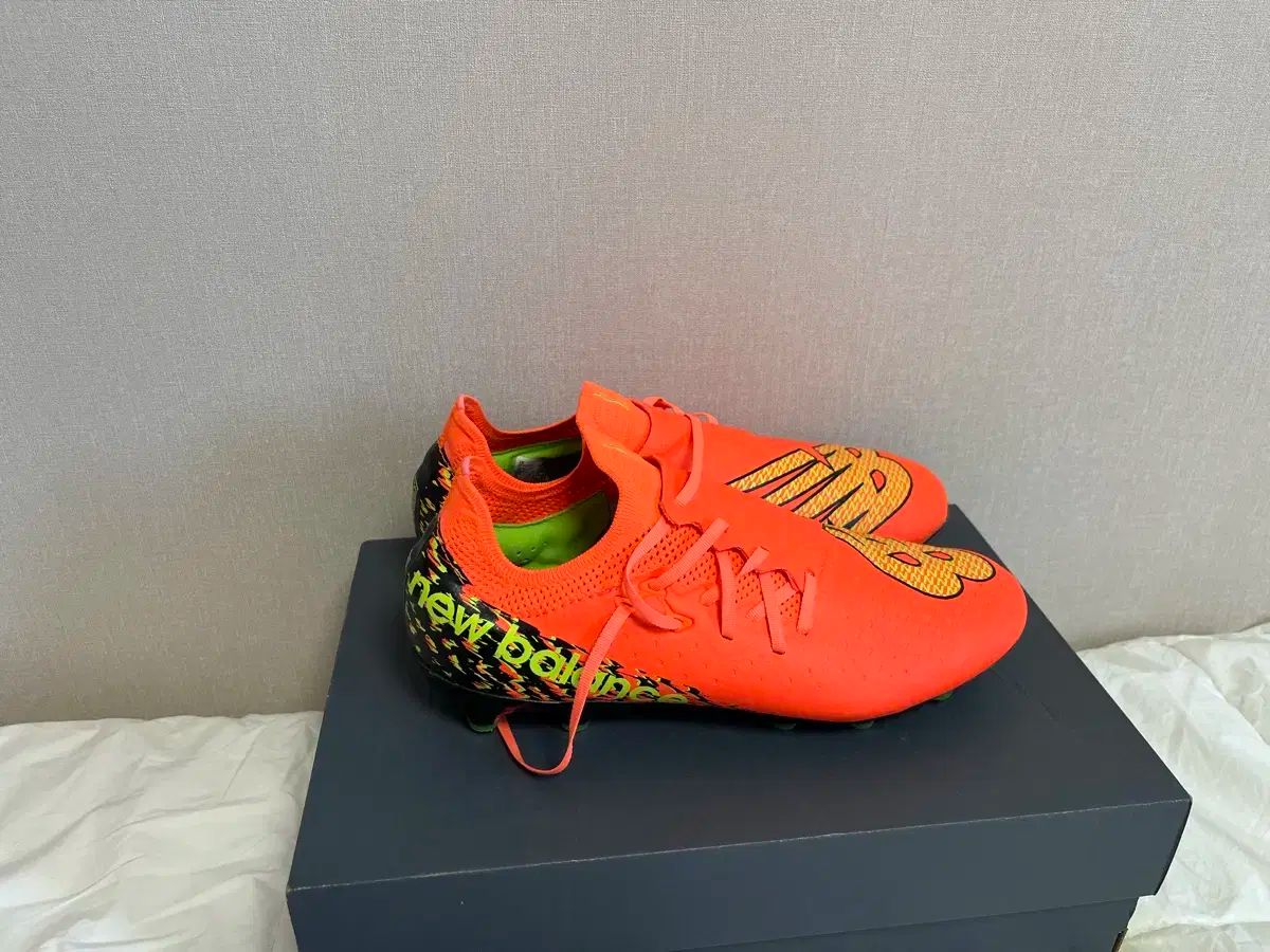 最安価に挑戦！ New Balance ニューバランス フューロン V7 AG 275 サイズ 2E フットボール