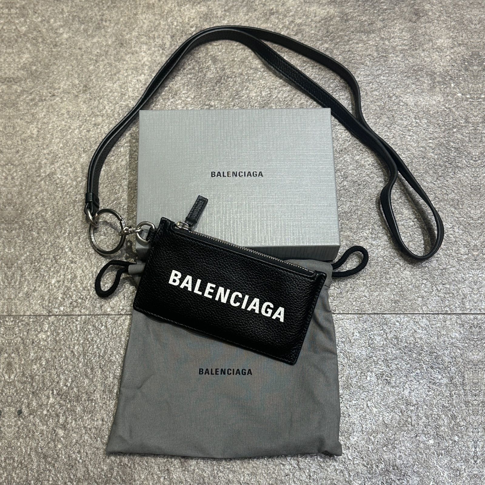 美品✨BALENCIAGA CASH カードケース 関税負担なしBALENCIAGA CASH ネックストラップ付きカードケース