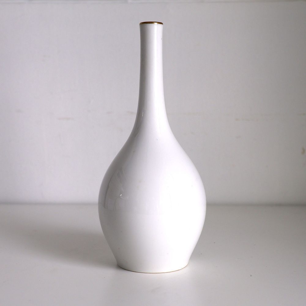 ドイツ　ベルリン王立陶器　KPM　花瓶 気品あふれるKPMベルリンの花瓶（17cm） - 貴人たちのマイセン