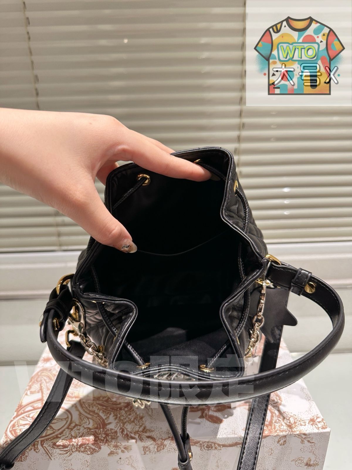 日本未入荷【 DIOR 】バケットバッグ たたき売り 今日WTO】Christian Dior 2025 SS Signaturea Bucket Bag ブルー