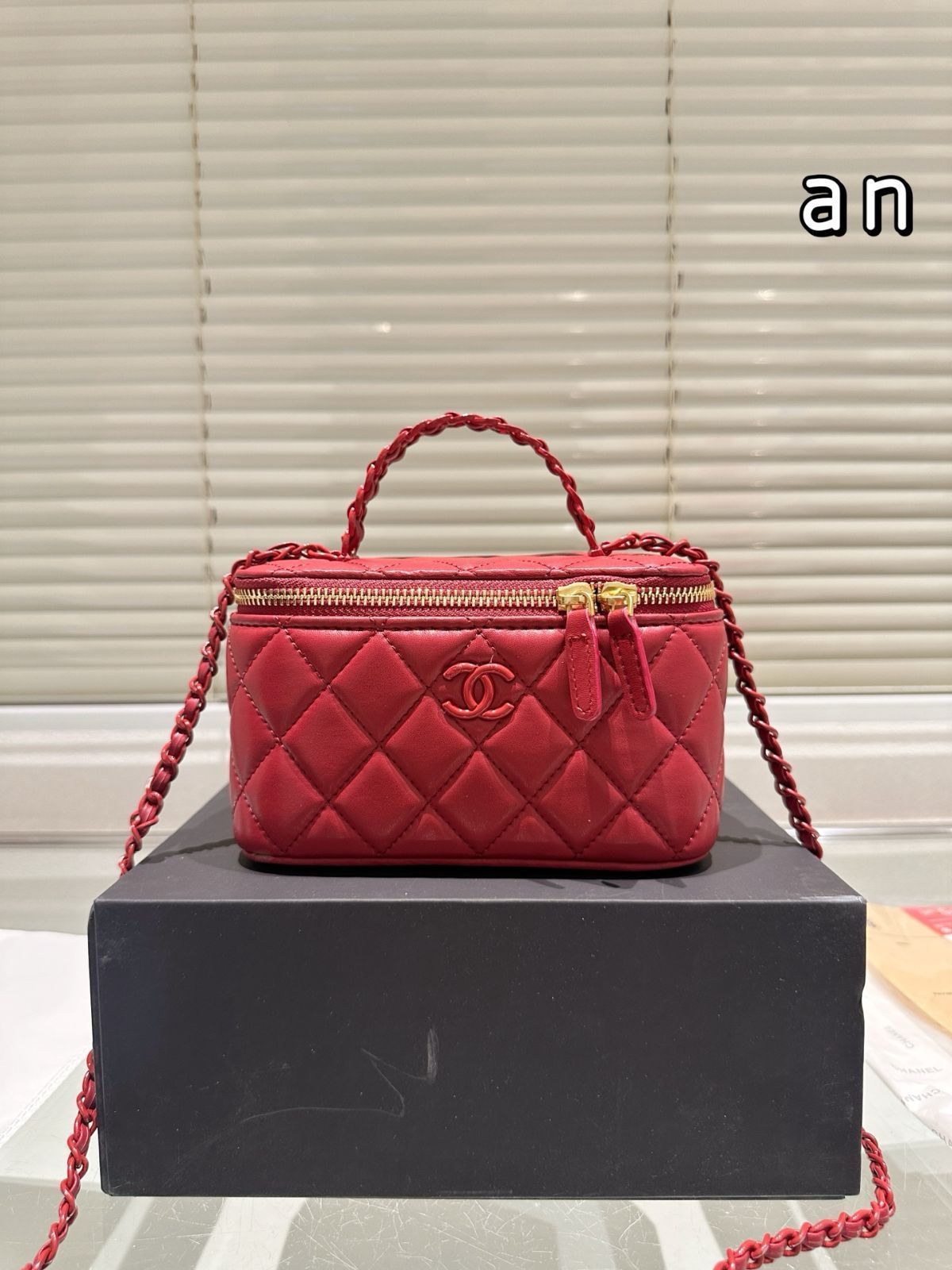 CHANEL LA COLLECTION ビューティボックス　収納ケース　新品 今日特価】Chanel Handle Makeup Box ハンドルメイクボックス