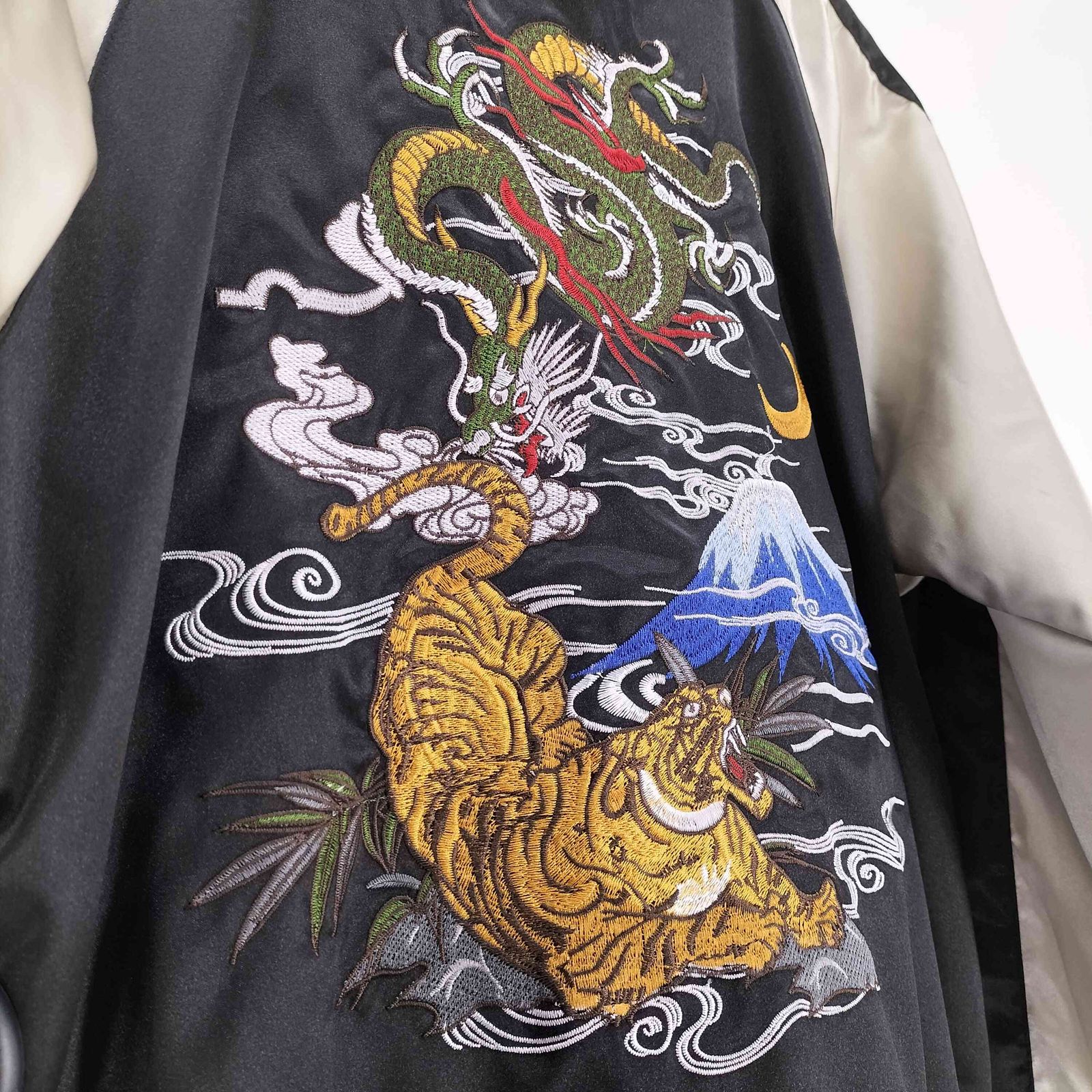 平和屋着物○本場大島紬 7マルキ 菱花唐草間道 正絹 逸品 未使用