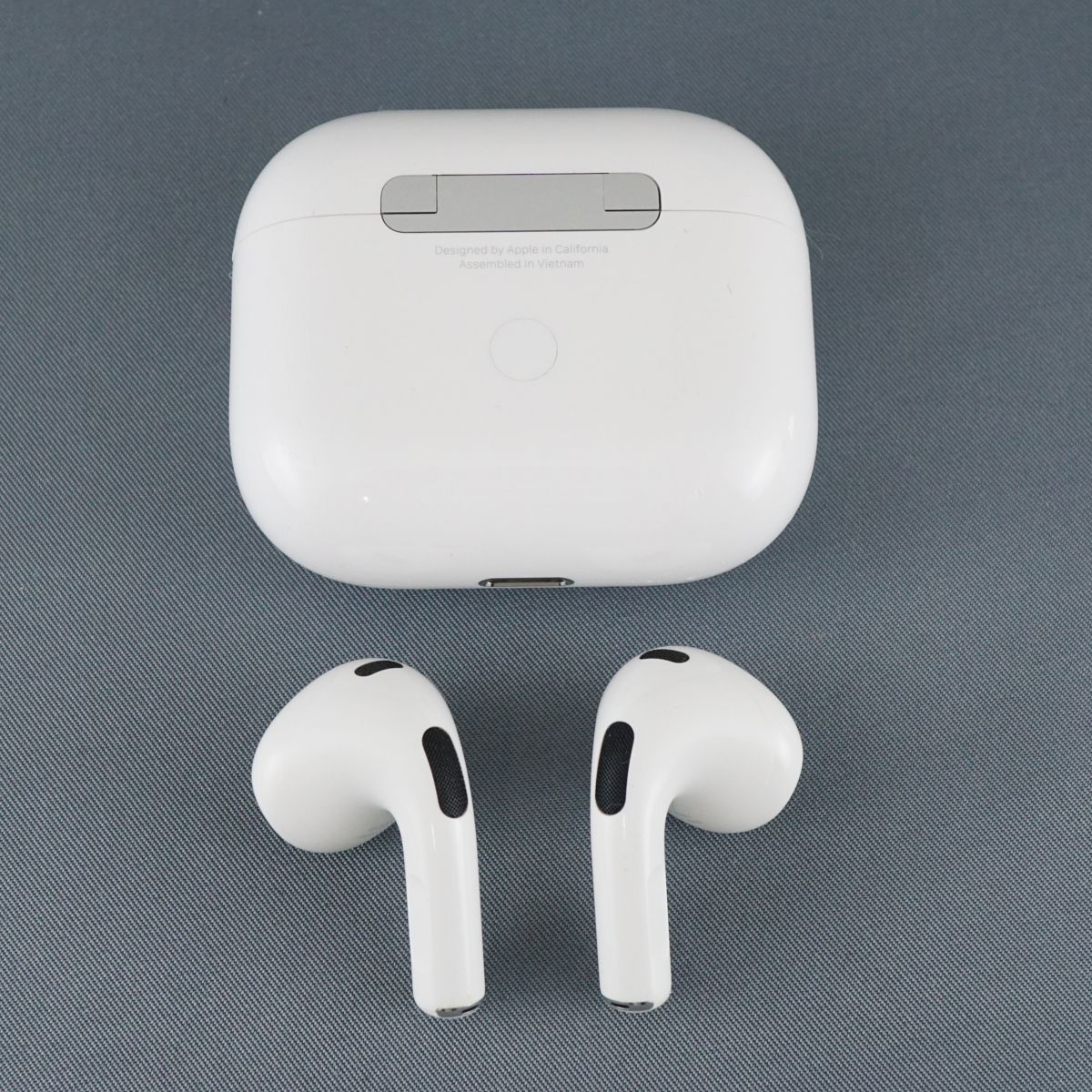 Apple - Apple AirPods 第三世代 MagSafe充電ケース付 USED美品 ワイヤレスイヤホン 耐汗 耐水 MME73J/A Qi充電 完動品 中古 KR V9154 Apple AirPods 第三世代 MagSafe充電ケース付 USED美品