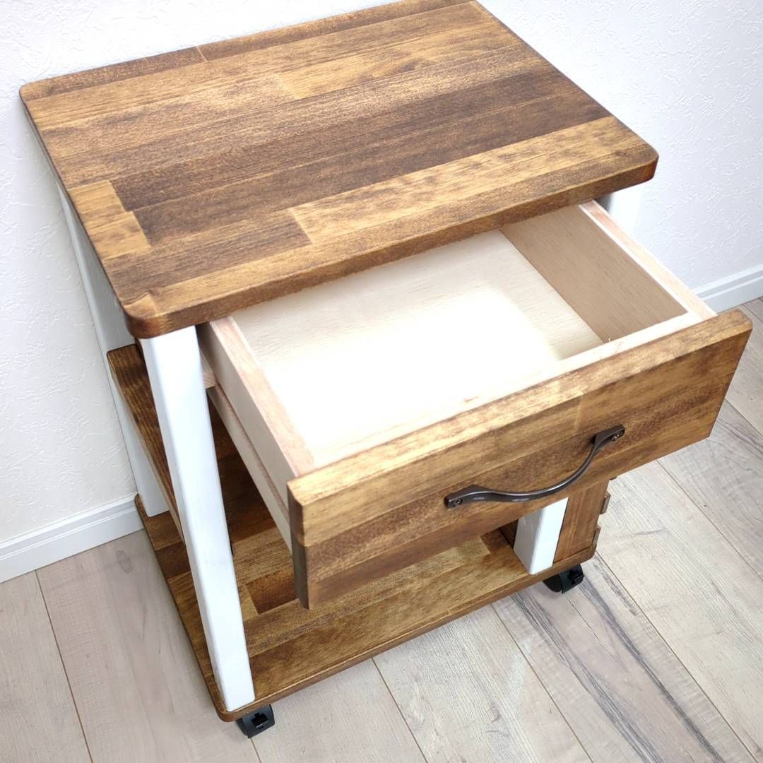 アンティーク調サイドテーブル