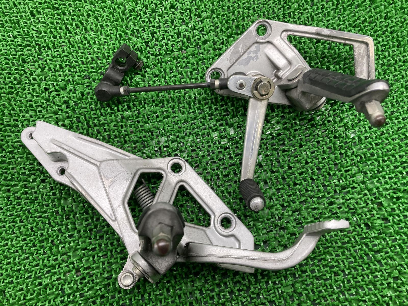 ZZ-R1100 ステップ 左右 1416/1417 カワサキ 純正 中古 バイク 部品 ZX1100C 1416 1417 曲がり無し 品薄 希少品 車検 Genuine
