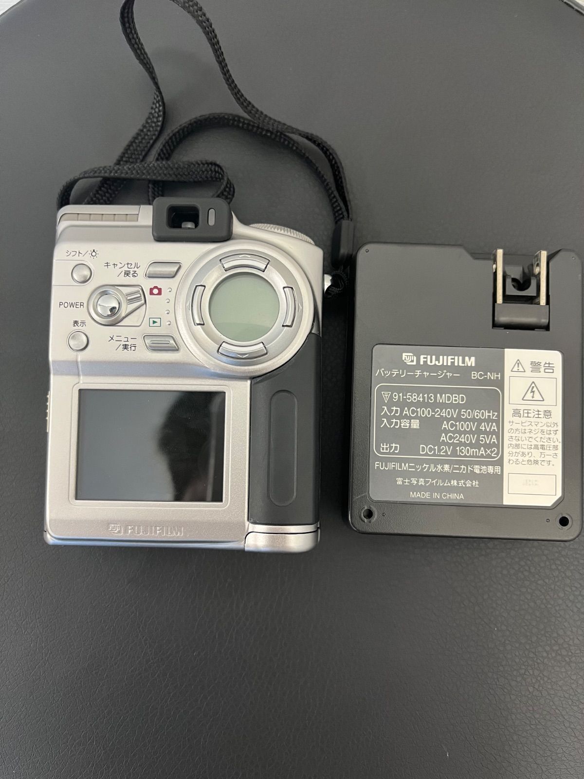 美品 フジ FinePix 4700 Zoom 単三形電池 スマーメディア付 Fujifilm FinePix 4700 Zoom Digital Point & Shoot Camera