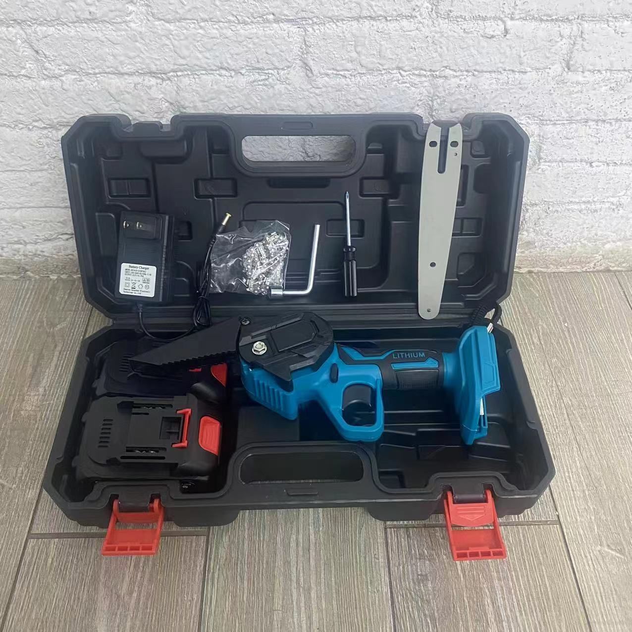 チェーンソー 電動 21V 大容量バッテリー2個搭載 強力モーター 充電式チェーンソ 小型 軽量 片手操作 木工切断 枝切り 薪作り 剪