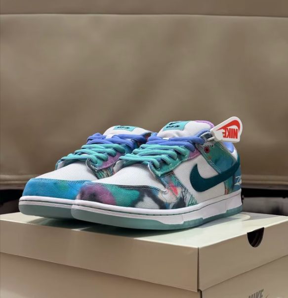 Futura Laboratories x Nike Dunk SB