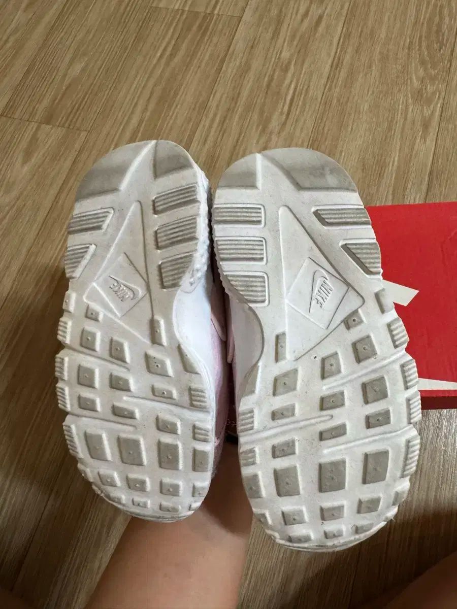 ナイキ NIKE キッズ アカデミー ジュニア スター 靴の価格比較ならビカム | ピンクスニーカーナイキの通販 スニーカー GX - 0 II ファントム FG&frasl;MG(ピンク