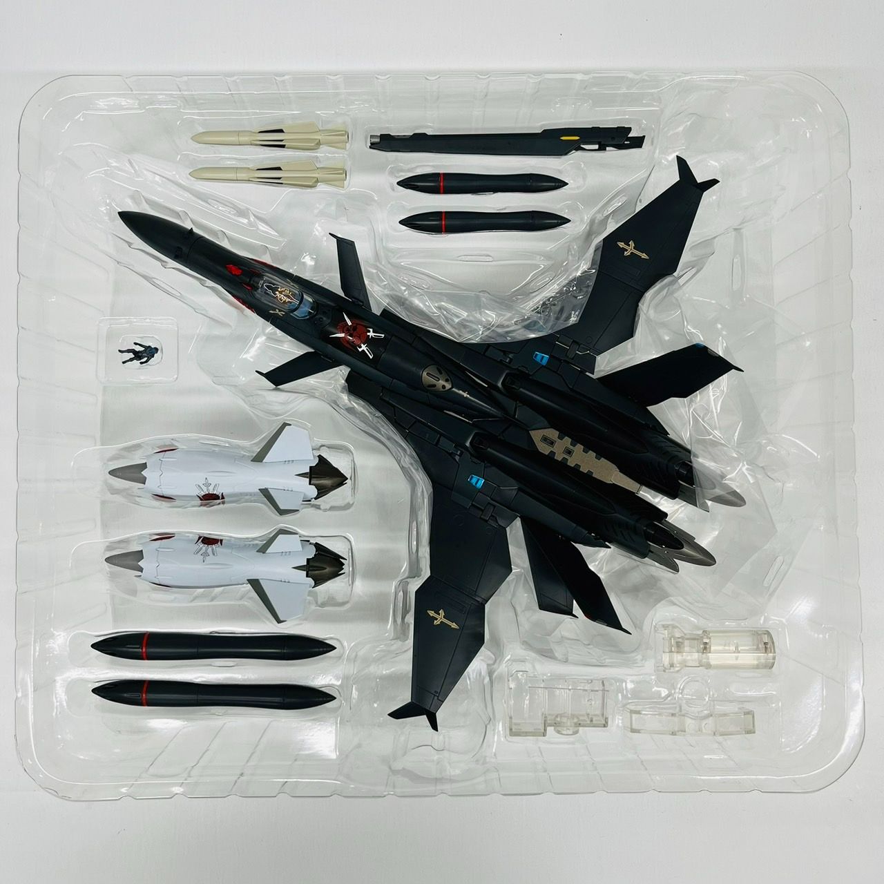 YAMATO 完全変形 マクロスゼロ SV-51γ ノーラ機 Amazon.co.jp: 1