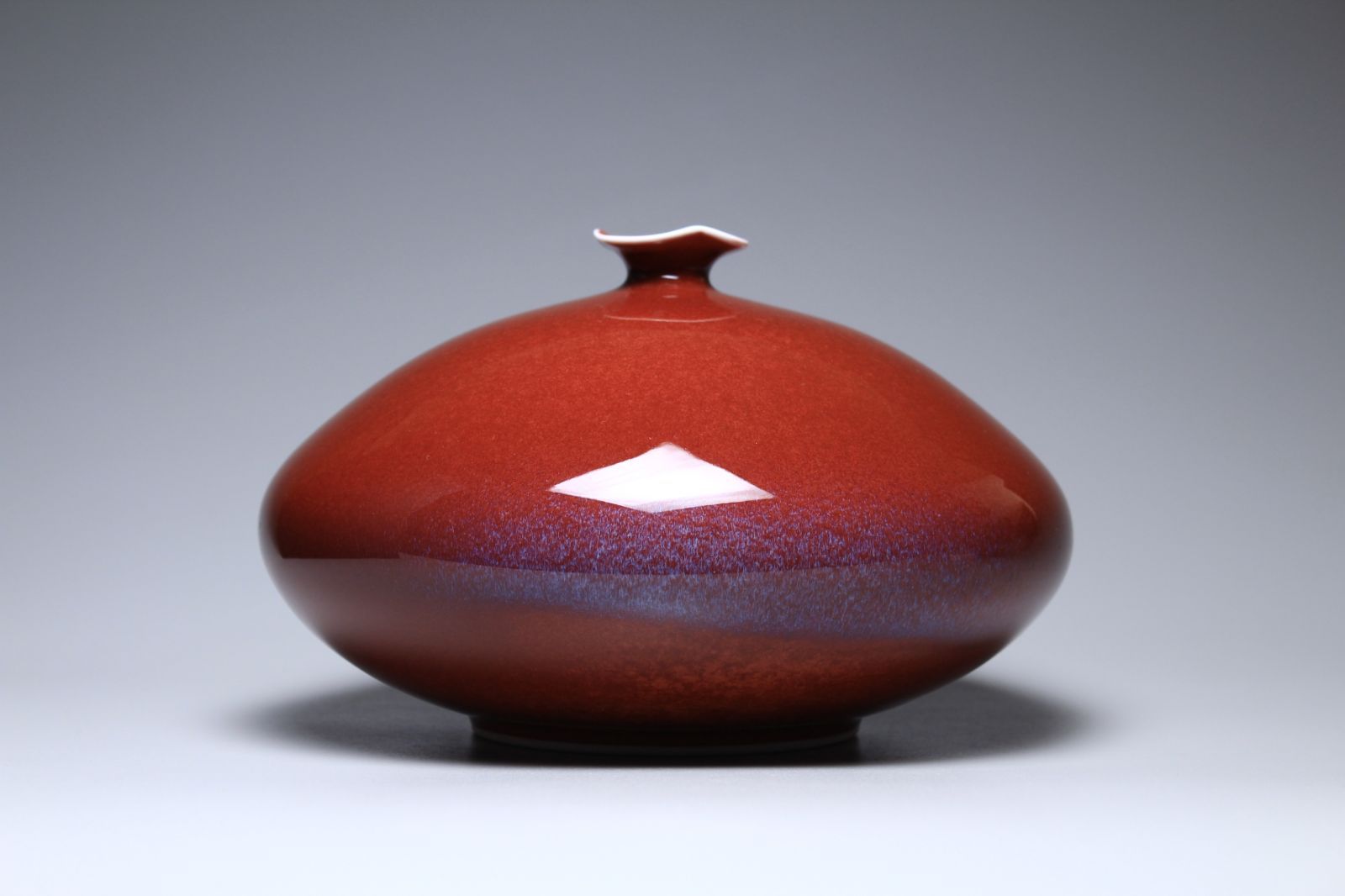 馬場真右衛門　辰砂花瓶　日展作家　有田焼　共箱　美品　茶道具【正一古美術】 馬場真右衛門 辰砂花瓶 日展作家 「真右衛門」在銘 有田焼 共箱