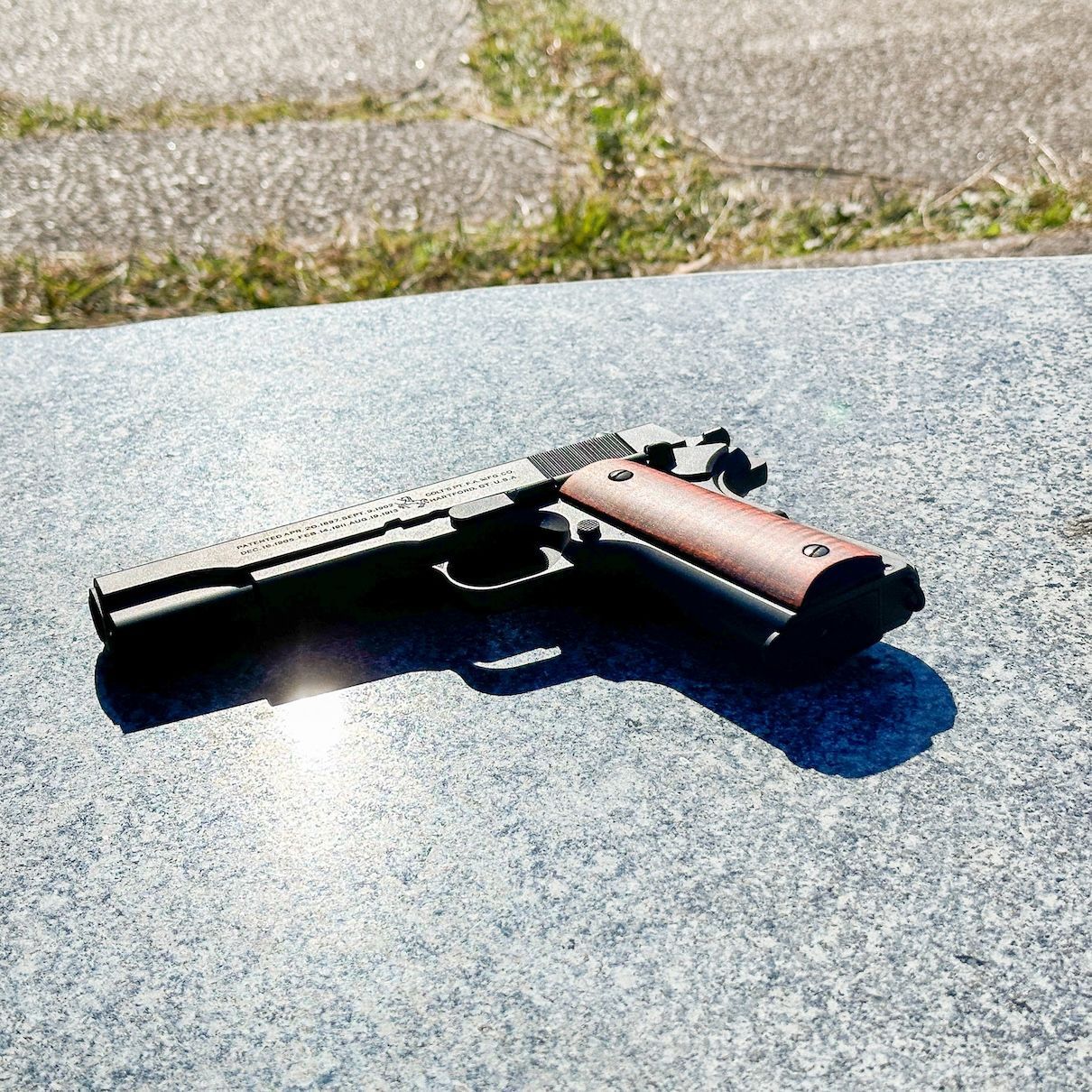 楽天市場】＜伊早坂秀一＞名銃コルトガバメント・超銘木グリップカスタムエアガン : グッドリッチ