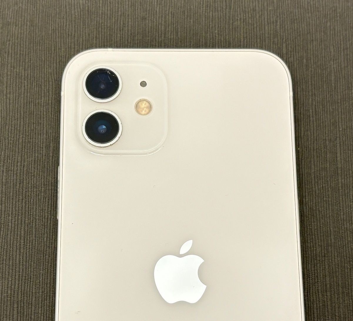 ジャンク】 iPhone12 ホワイト 64GB au -MO37- - メルカリ