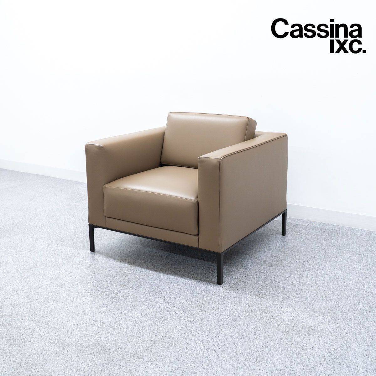 展示品 Cassina ixc. カッシーナイクスシー GRAB Lage グラブ ラージ 1人掛け アーム ソファ レザー ベージュ R-D 定価72万 1