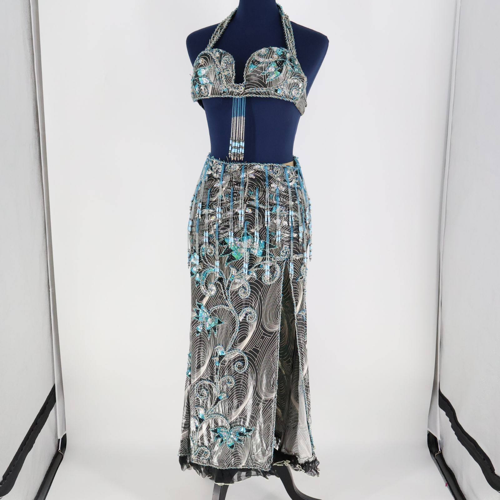 ベリーダンス用 オリエンタル衣装】ブラック×ホワイト×水色 ビーズ