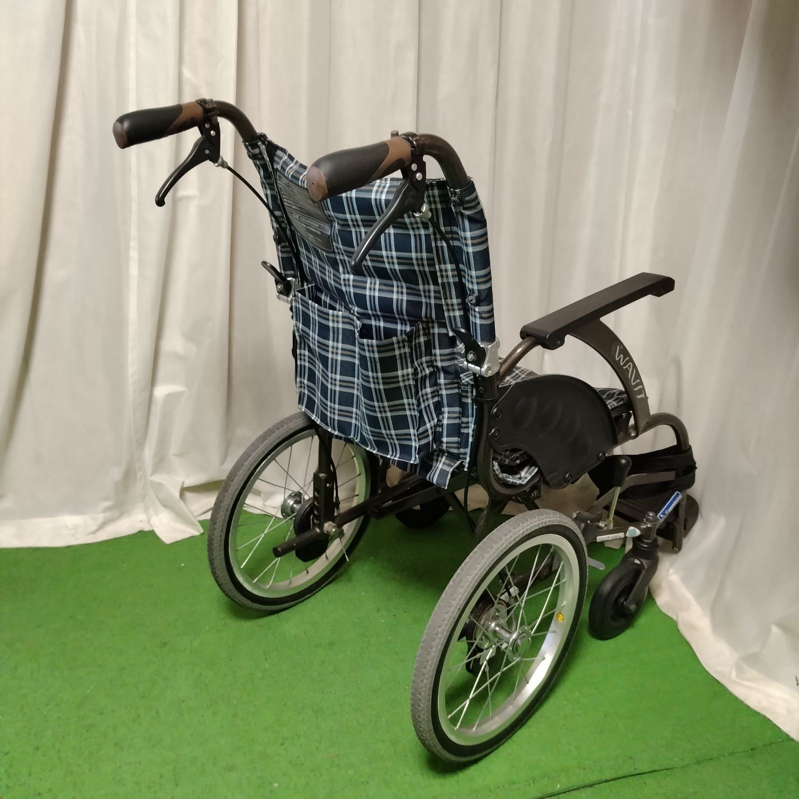 カワムラサイクル WA16-40　ウェイビット介助式車椅子　軽量ノーパンクタイヤ カワムラサイクル 車椅子 軽量 コンパクト WA16-40(42)S A 介助式