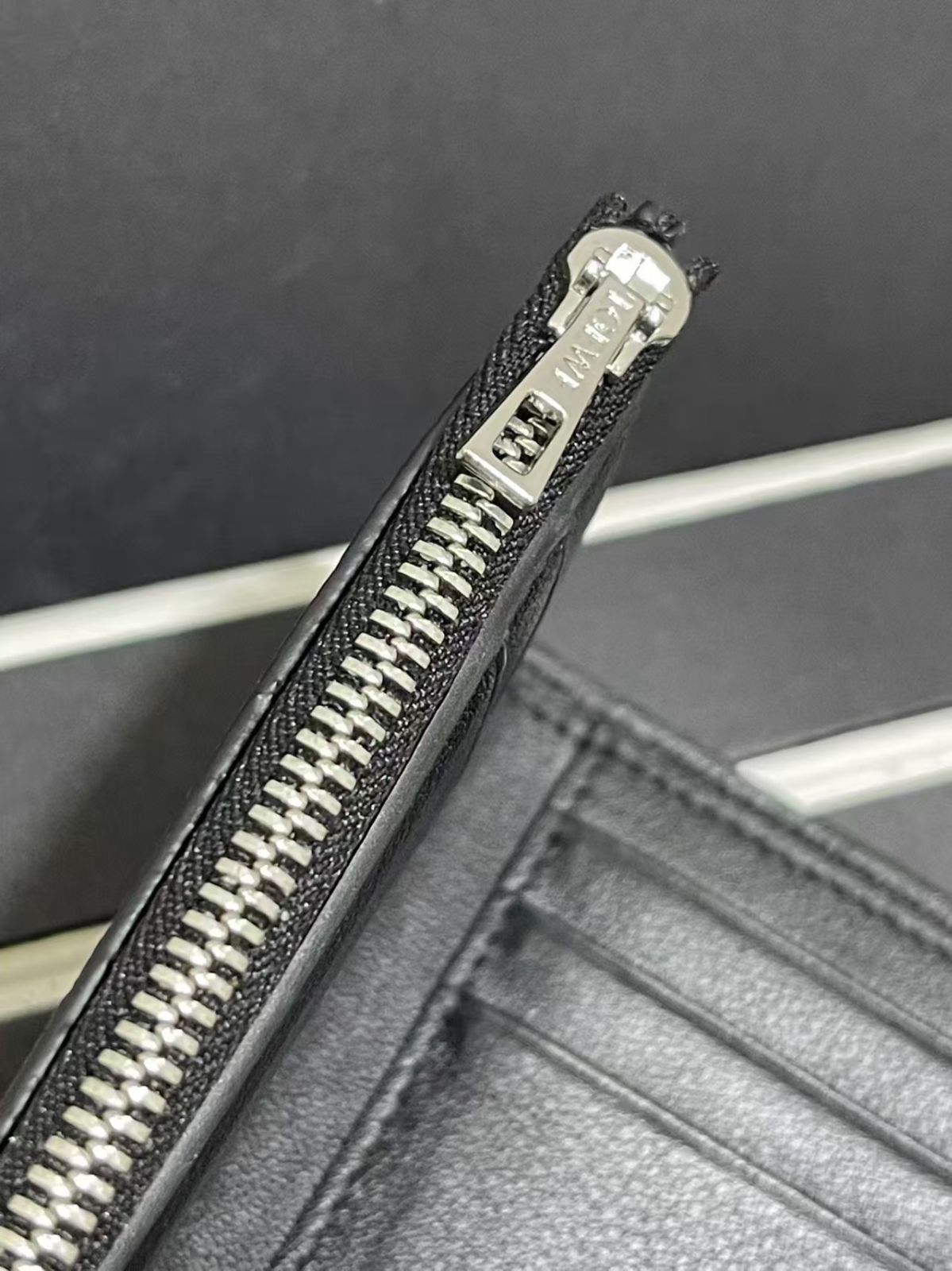 LOEWE長財布 新品未使用 LOEWE財布[本日特価|新品未使用品] - メルカリ