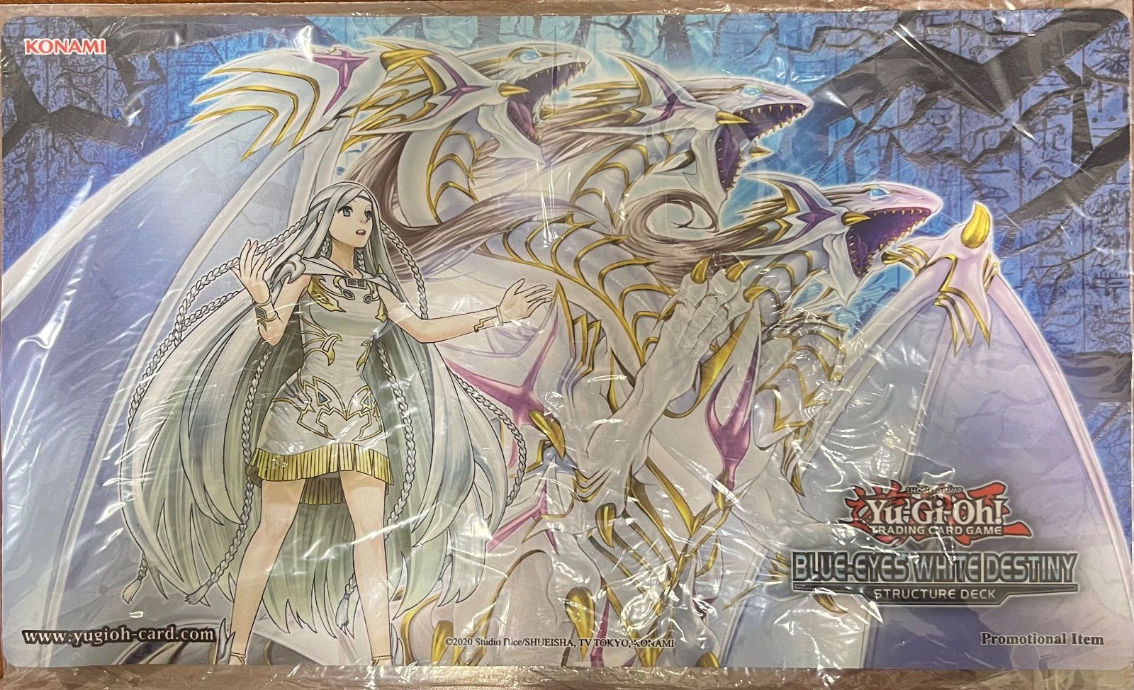 青き眼の光臨　海外限定 公式品 青眼の究極霊竜 プレイマット 遊戯王】 海外版 青き眼の光臨 プレイマット 青眼の究極霊竜