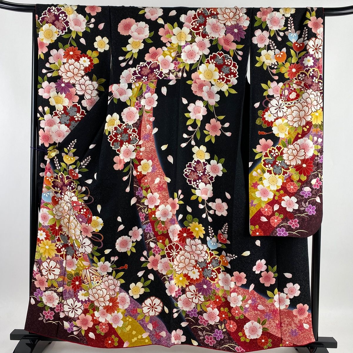 振袖 逸品 鞠 草花 銀通し 金糸 黒 袷 身丈160cm 裄丈68.5cm L 正絹