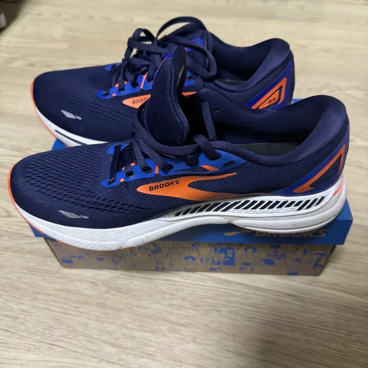 ランニングシューズ アドレナリン