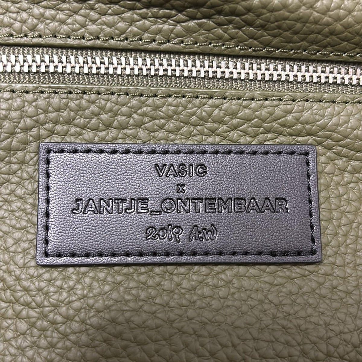 JANTJE_ONTEMBAAR VASIC　トートバッグ VASIC(ヴァジック) トートバッグ美品 - カーキ 2019AW