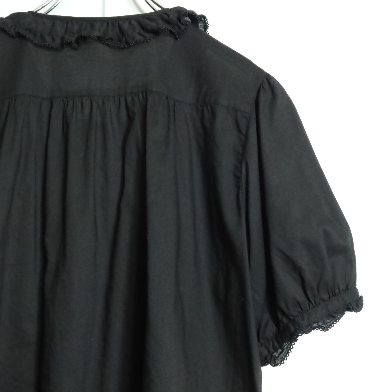 売れ筋商品|||ピンクハウス★たくし上げリボン♪タック使いブラウス 綿ローン 黒系 前開き ロゴ刺繍&フリルいっぱい♪無地 z13913 ピンクハウス☆たくし上げリボン♪タック使いブラウス 綿ローン
