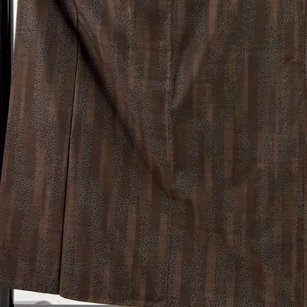 紬 身丈157.5cm 裄丈63.5cm S 袷 鈴乃屋 幾何学模様 焦茶色 正絹 秀品