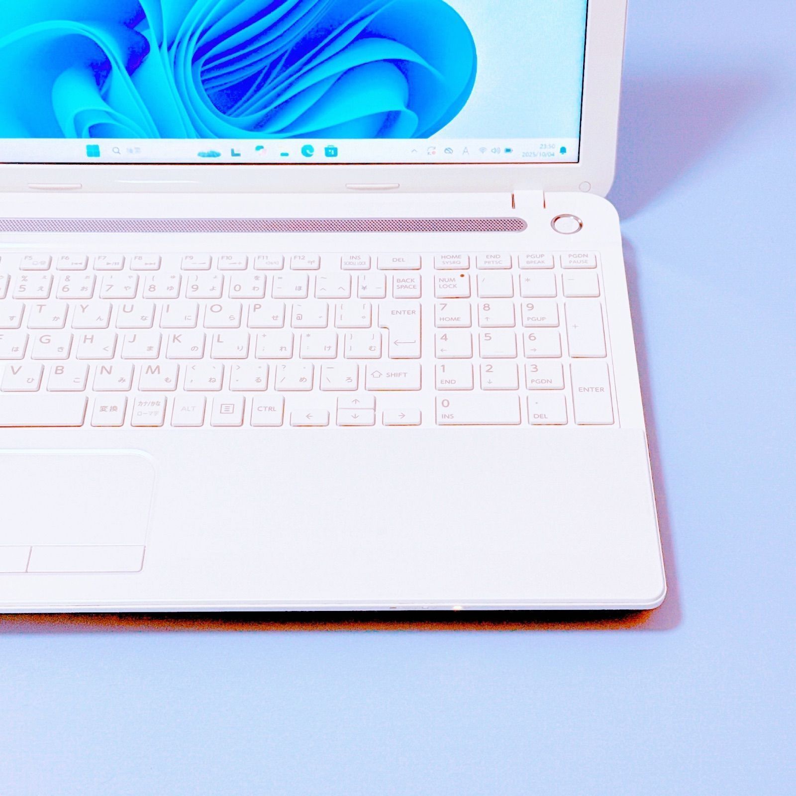 新品SSDで爆速起動！✨Windows11搭載の薄型ノートパソコン！カメラ 