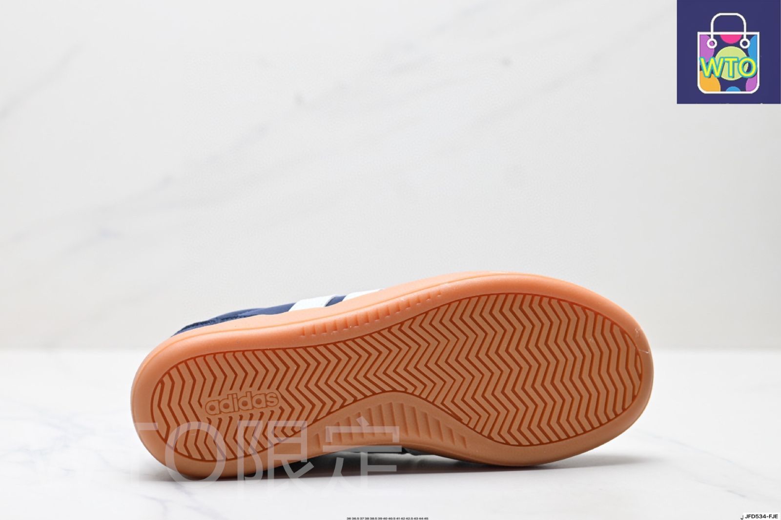 トゥ スニーカー