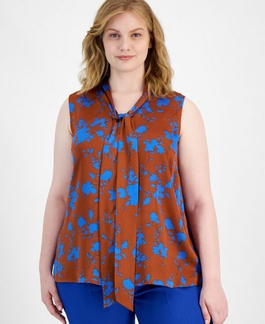 【送料無料】 タハリエーエスエル レディース シャツ トップス Plus Size Printed Tie-Neck Sleeveless Top Cognac/ New  Multi