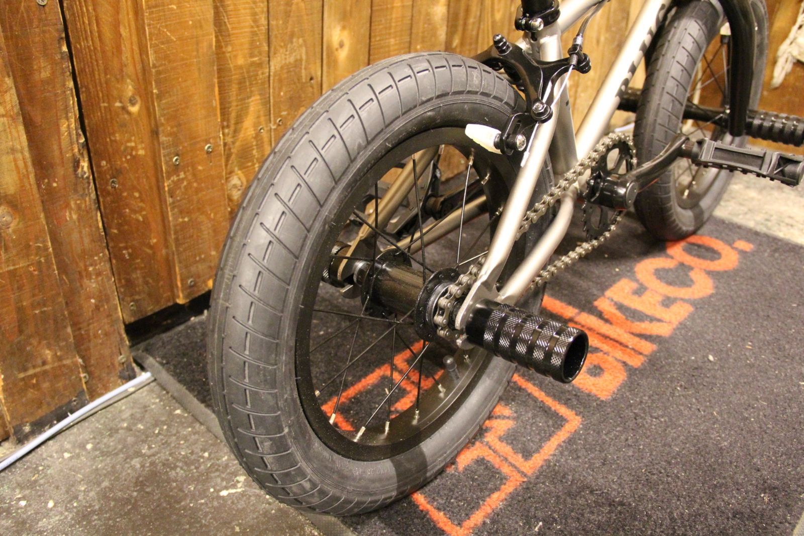 BMX KIDS 14インチ】キッズ 子供自転車 TNB PLUG 14 FAT MATT GUNMETAL 