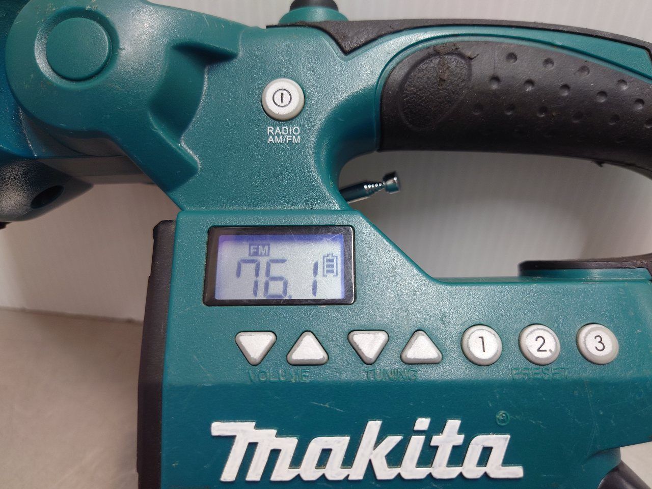 マキタ Makita 充電式ライト付きラジオ 18Vバッテリーパック付き