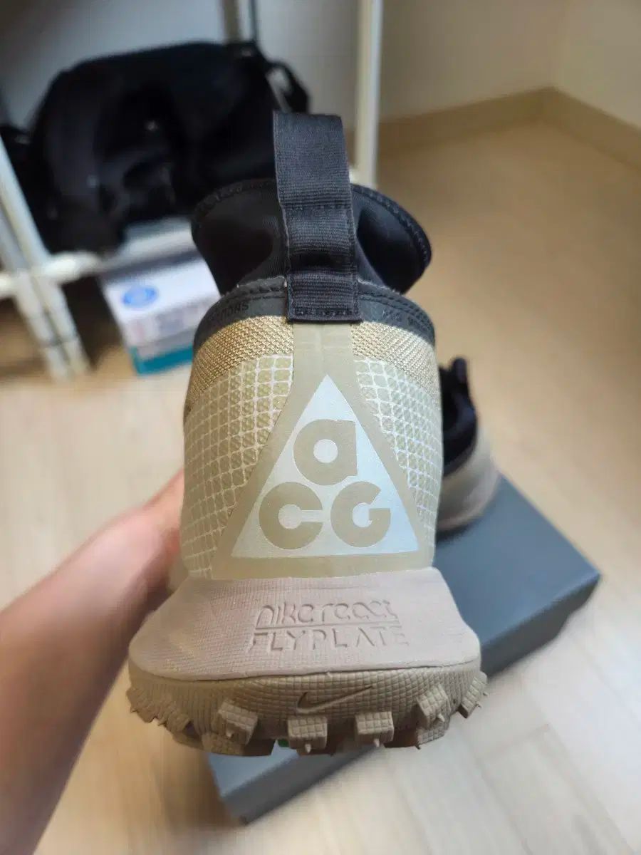 NIKE
