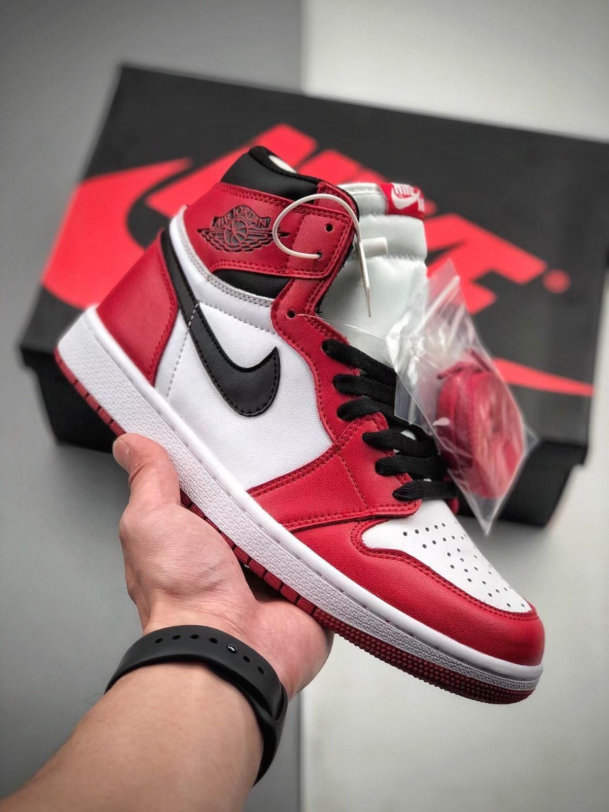 Air Jordan 1 Retro High OG “Chicago” 555088-101