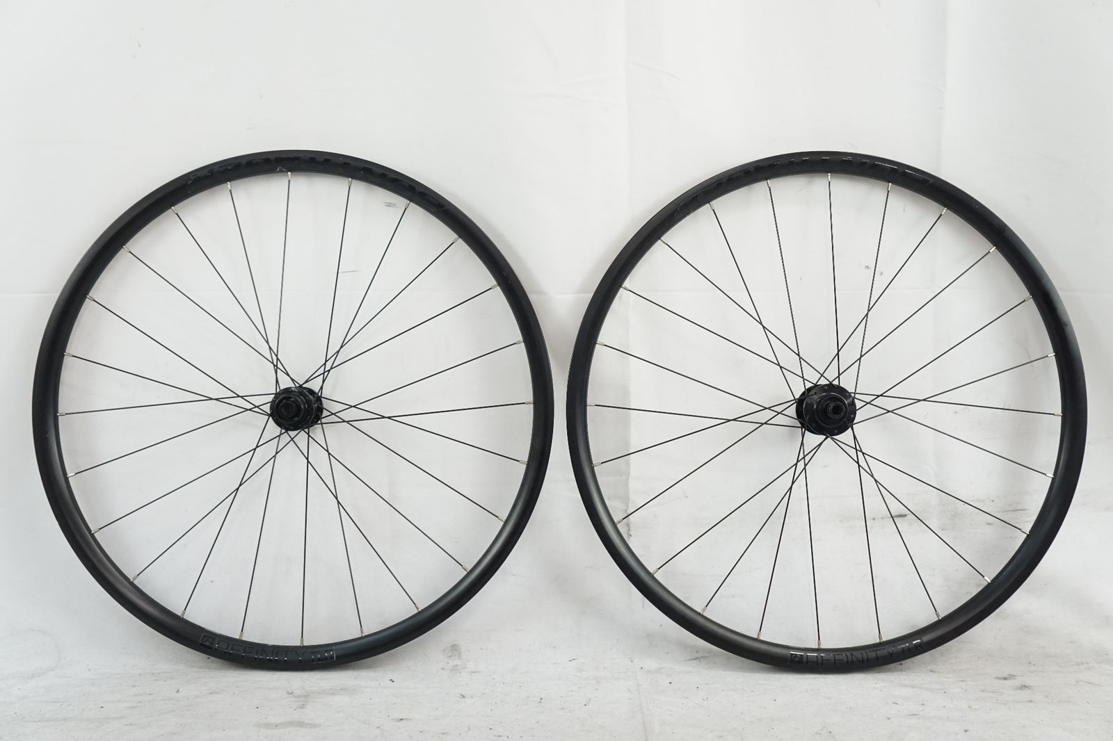 BONTRAGER 「ボントレガー」 AFFINITY TLR DISC シマノ11速 ホイールセット / バイチャリ浦和ベース