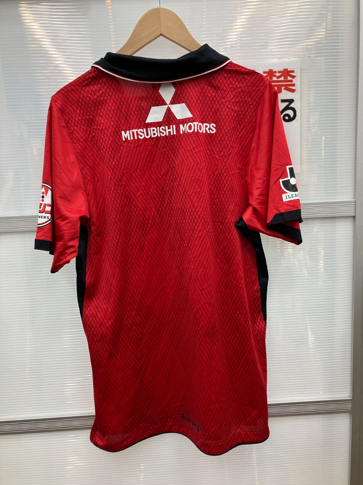 【メルカリ便】浦和レッズ　2020ユニフォーム XLサイズ 早い者勝ち！浦和レッズ2020トレーニングユニフォーム（黒）XL