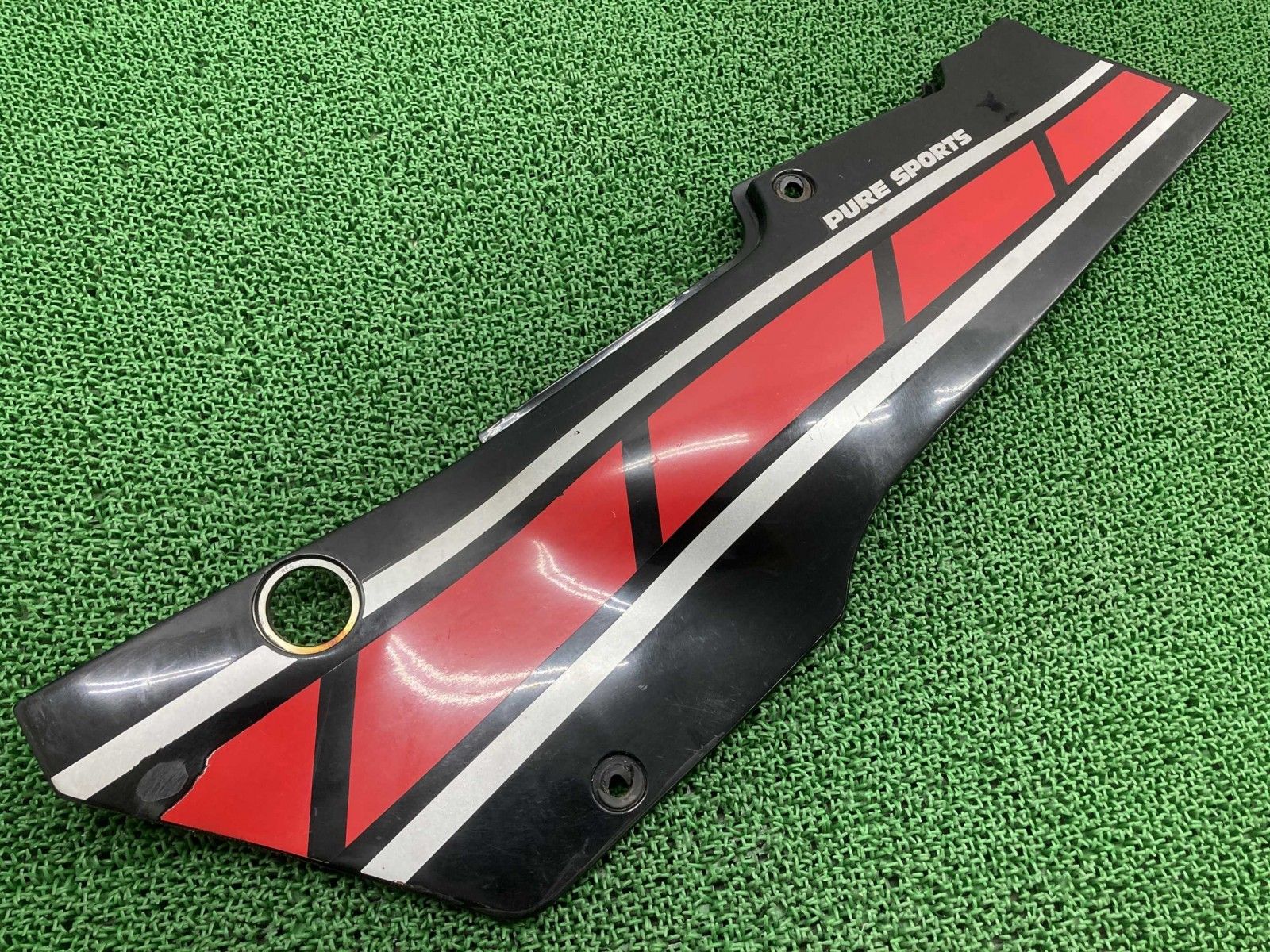 FZ400R シートカウル 左 黒/赤 46X ヤマハ 純正 中古 バイク 部品 当時物 修復素材やペイント素材に コケキズ無し 品薄 希少品 aO FZ400R シートカウル 左 黒/赤 46X ヤマハ 純正 中古 バイク 部品 当時