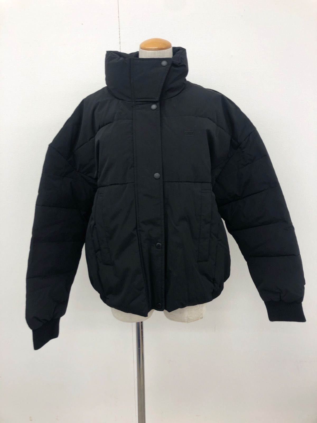 リーバイス (Levi's) レディース ダウン・中綿ジャケット アウター Box Quilted Jacket (Lichen Green) Levi\u0027s - 美品 Levi\u0027s レディース ダウンジャケット 中綿ダウン 白