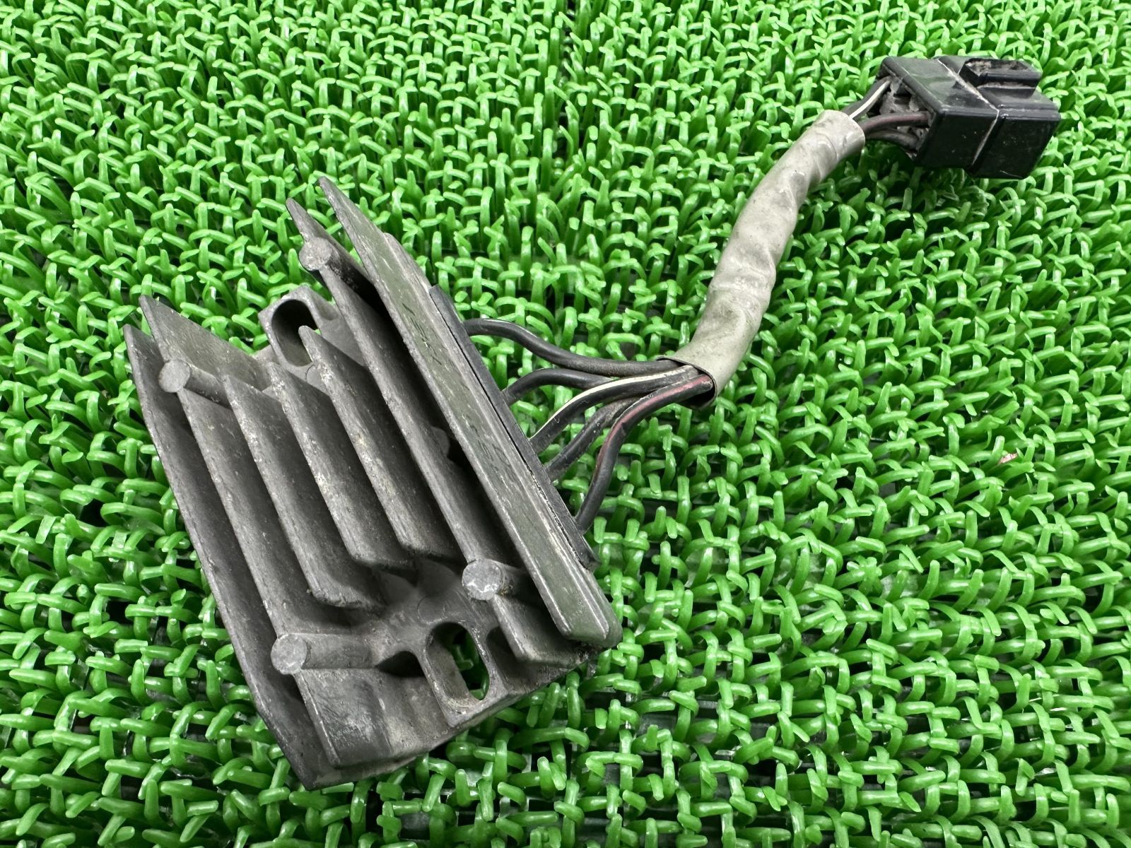 ジェベル250 レギュレター スズキ 純正 中古 バイク 部品 RS41 30 13E1 レギュレーター レクチファイアー 機能的問題なし 車検 Genuine