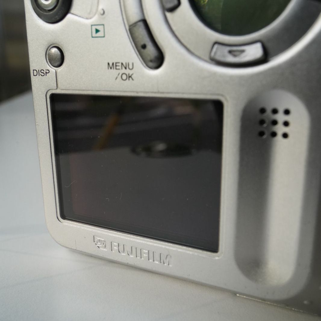 希少・名機・ポルシェデザイン】FUJIFILM FinePix 6800Z Zoom