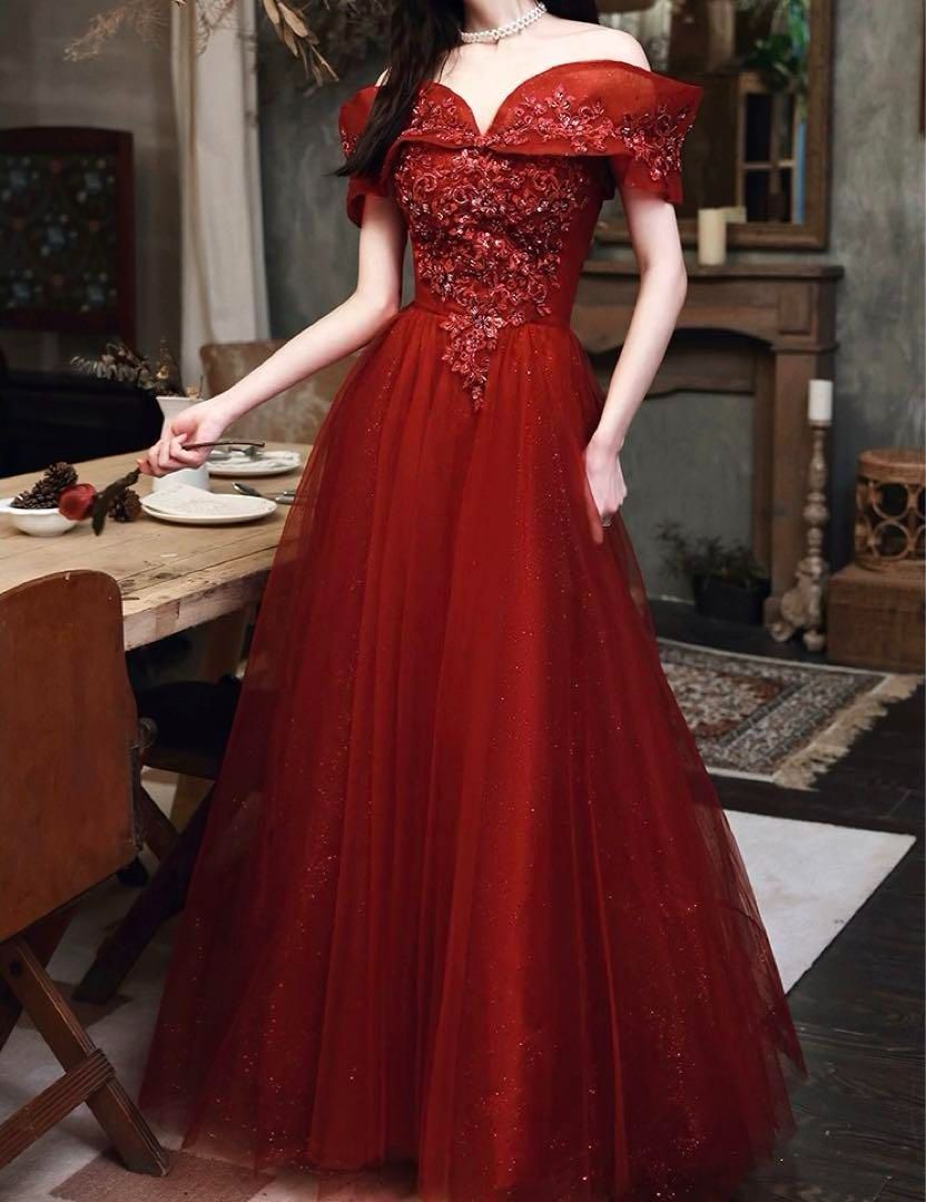 お花のデザインが美しいオフショルチュール