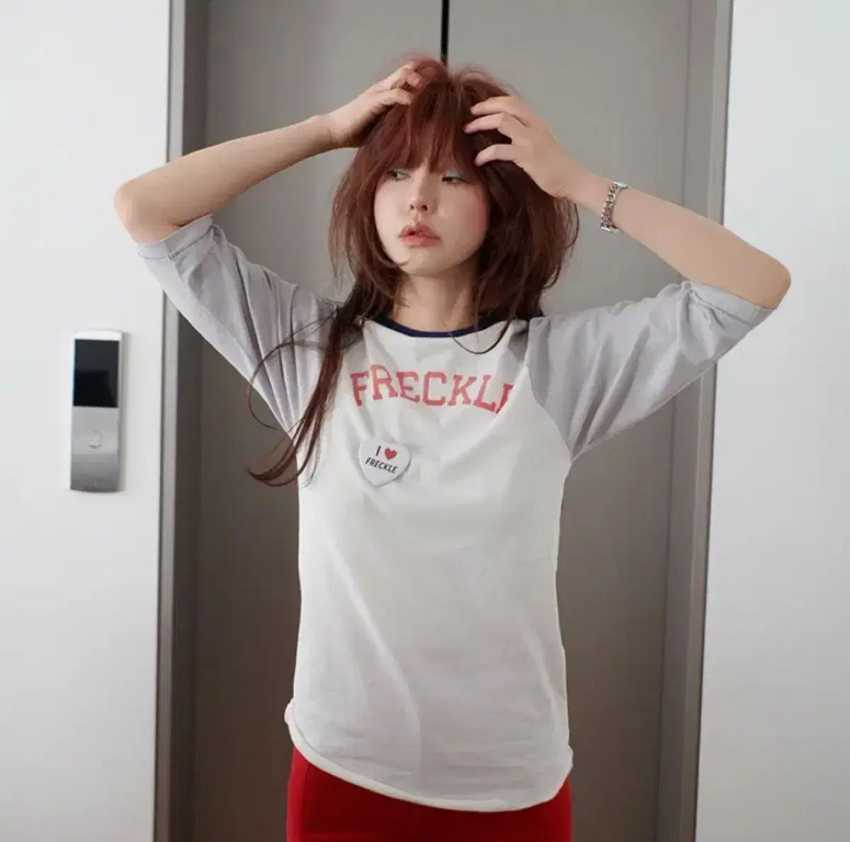 freckle seoul freckle printed raglan tee